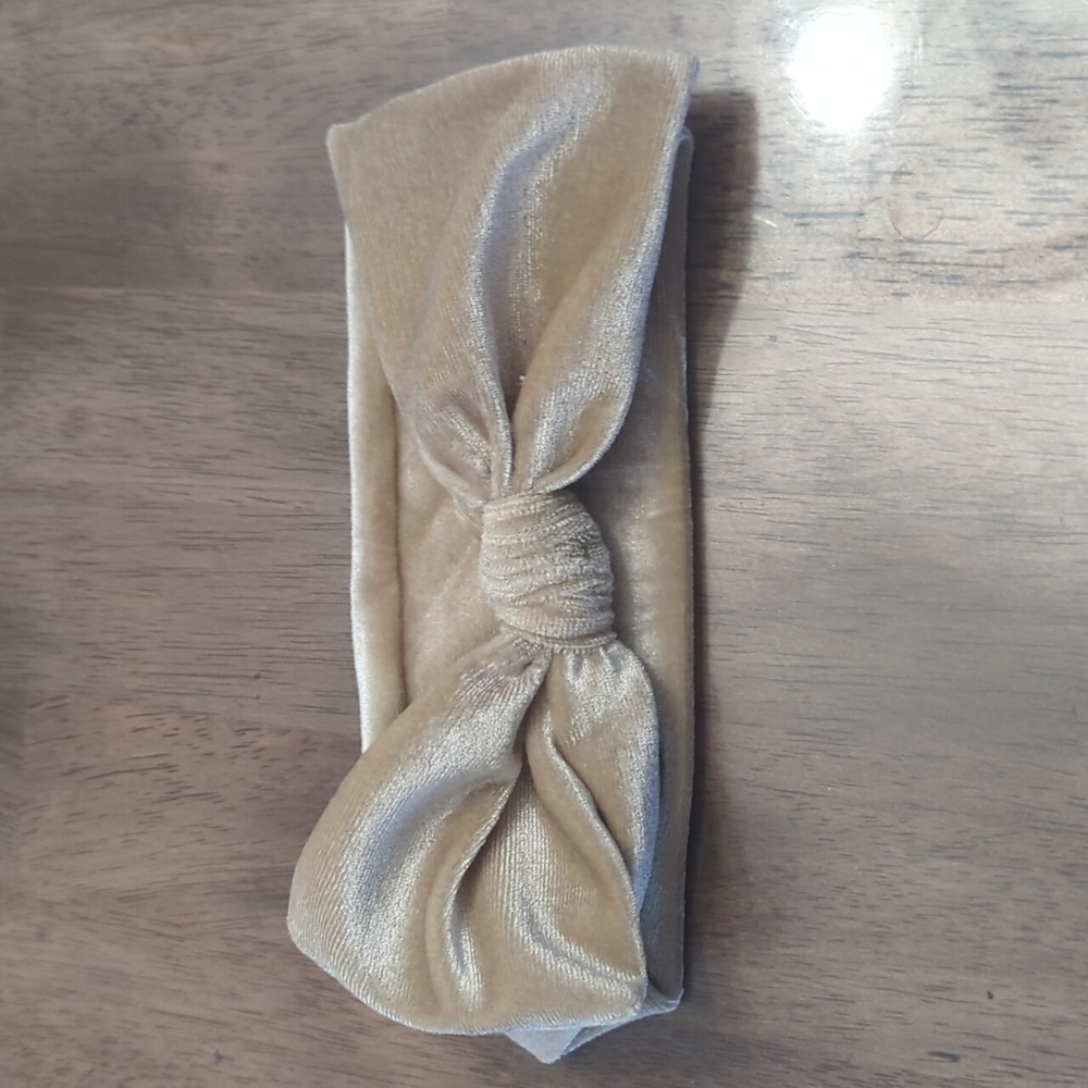 Lou Lou & Company bow